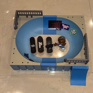 Tech Deck Blue and Gray Skate Park Toy Set with Skate Boards, figures and shoes